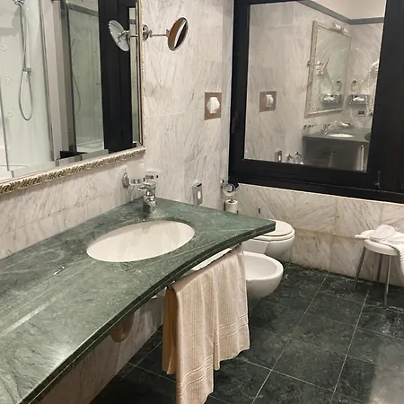 Hotel Parigi & 4*