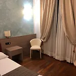 Hotell Parigi & 4*