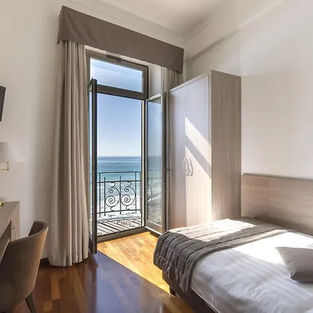 Hotel Parigi & 4*